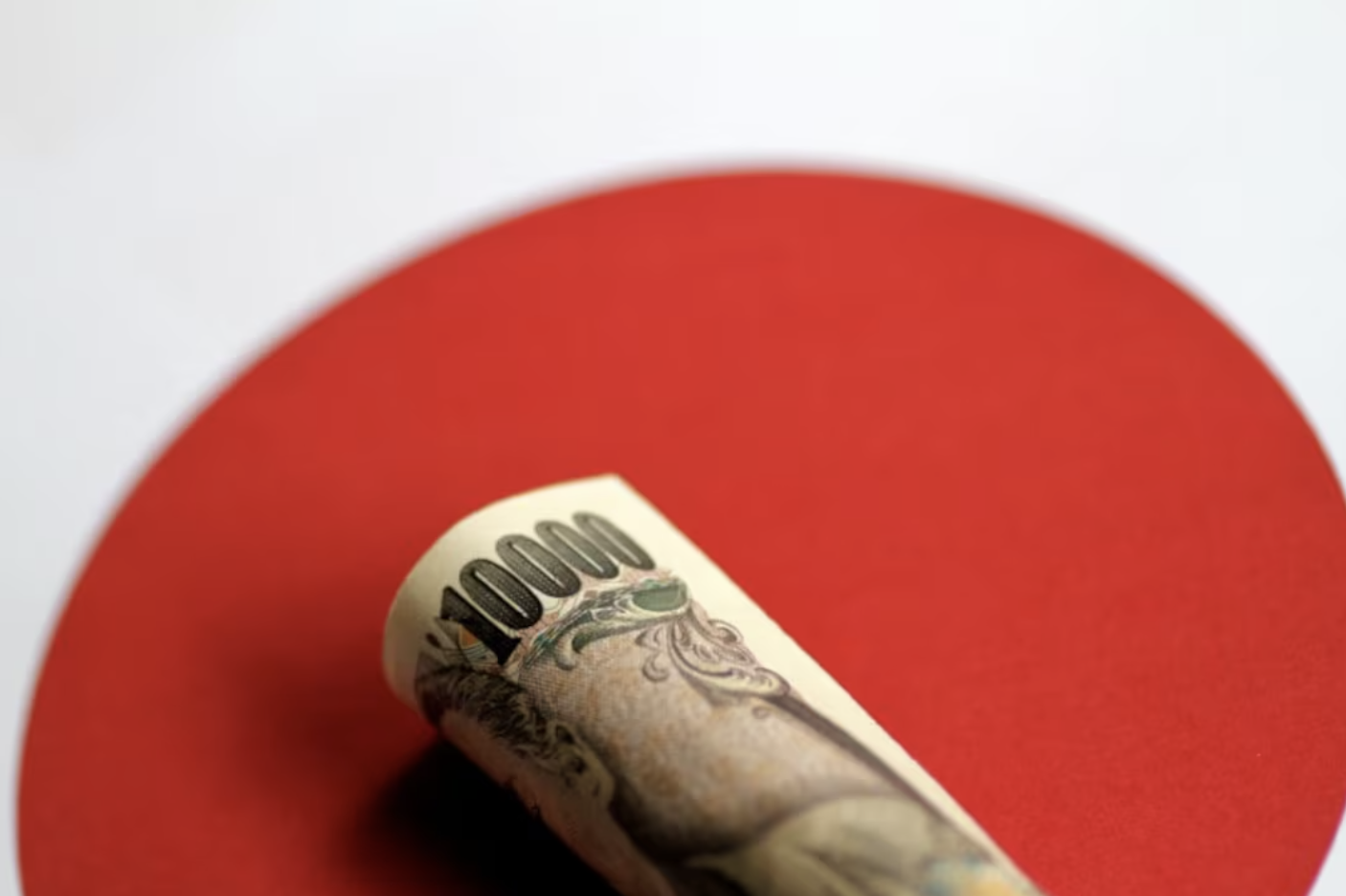 Leveraged funds’ yen net short position shrinks on carry trade unwind